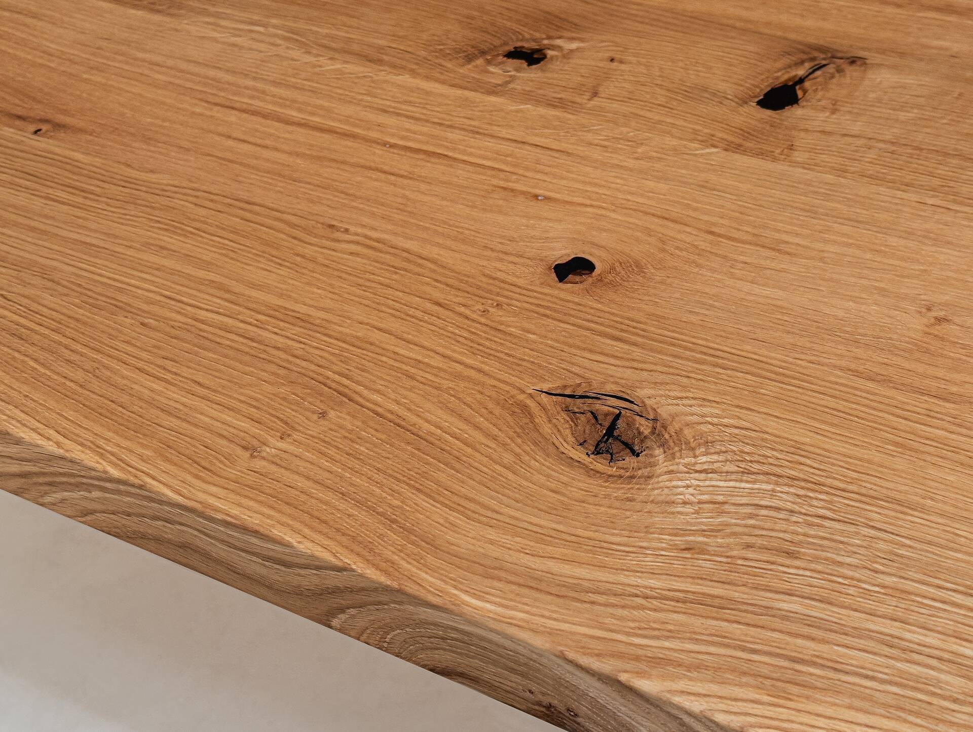 YORGI Esstisch nach Maß, Material Massivholz 