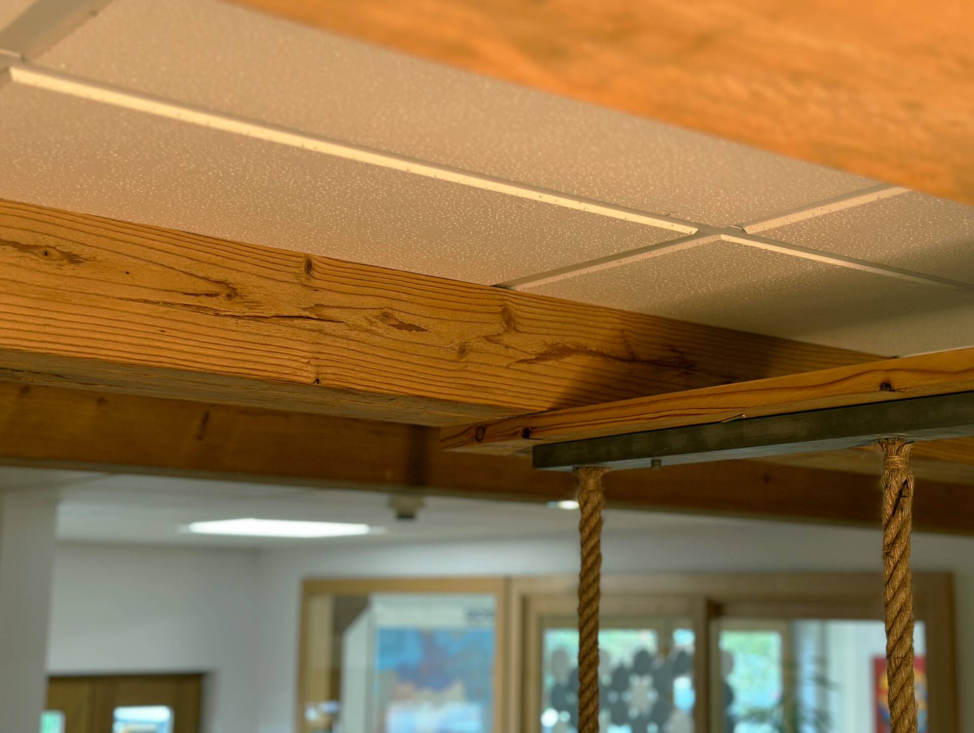 THERMO-U-Balken / Zierbalken gehackt, THERMO-Lärche, Material Massivholz 120 x 80 mm | 1 Meter