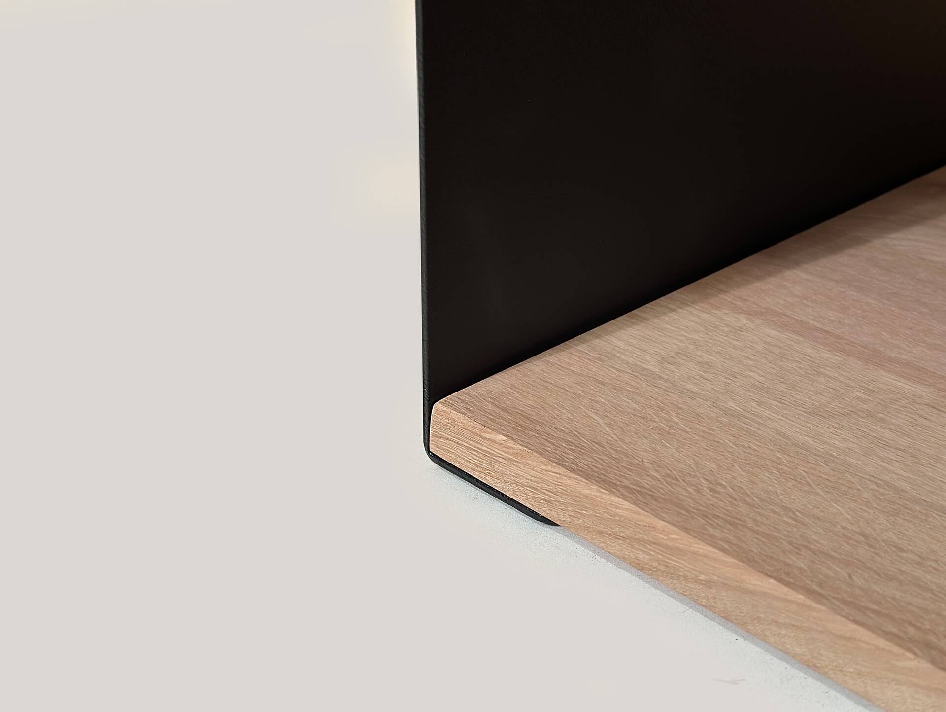 DAKONA Hängenachtkommode, Material Massivholz/Metall Wildeiche geölt