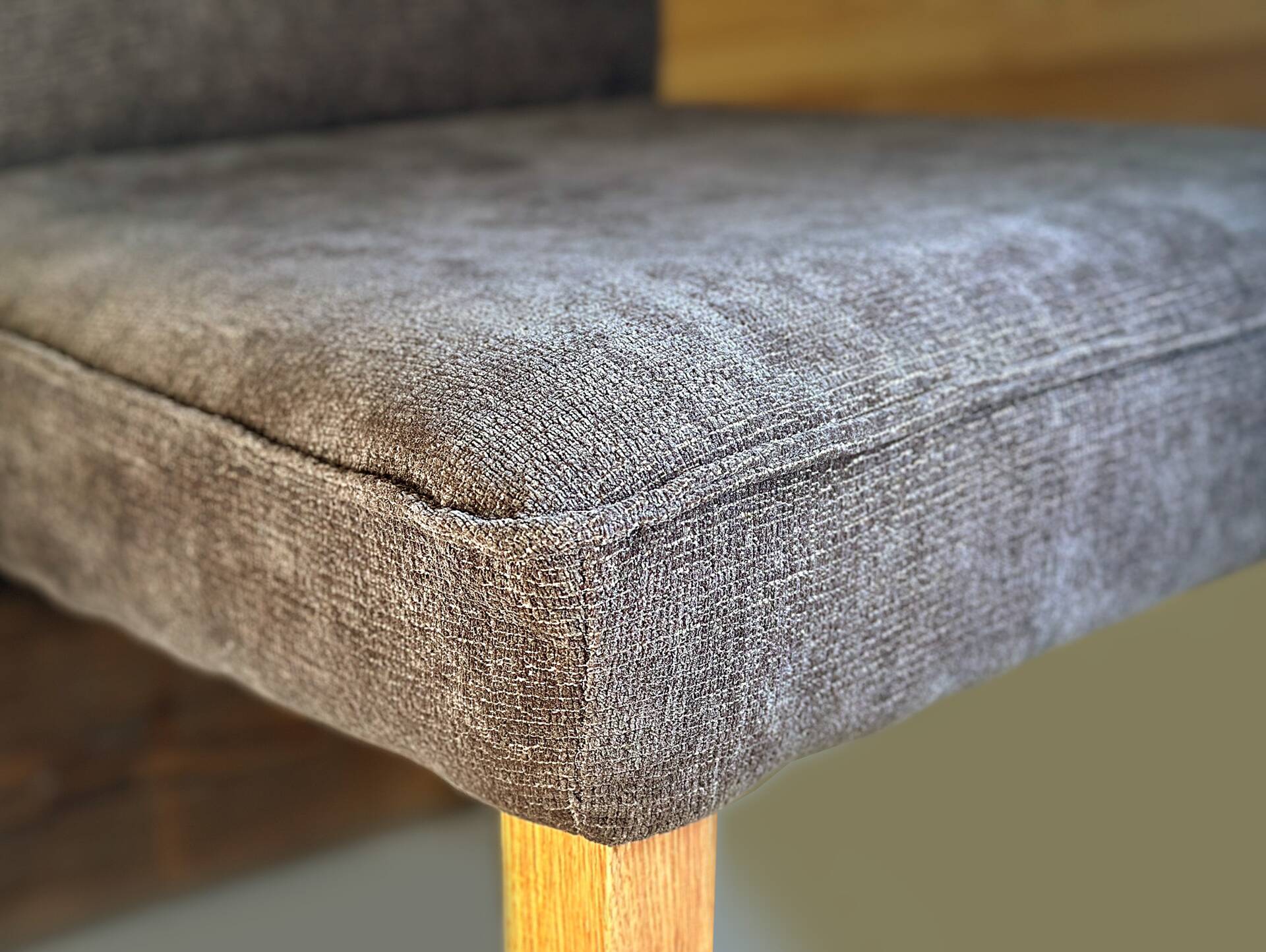AMERA Polsterstuhl, Material Massivholz/Bezug Stoff Braun