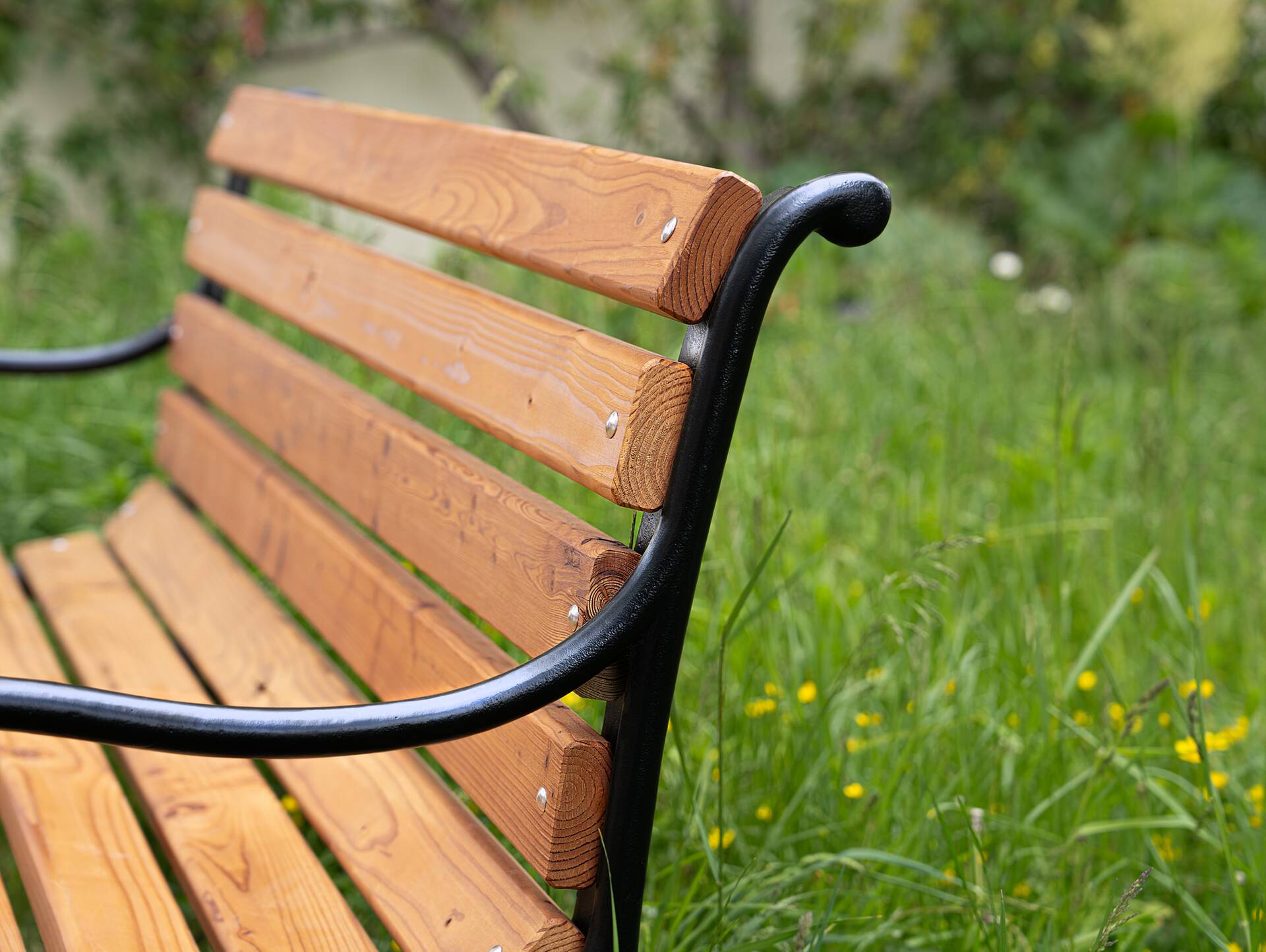 GODENA Gartenbank, Material Massivholz Lärche, Metallgestell schwarz 180 cm