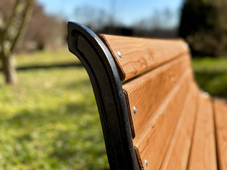 GUSTL Gartenbank, Material Massivholz Lärche, Metallgestell Schwarz 150 cm