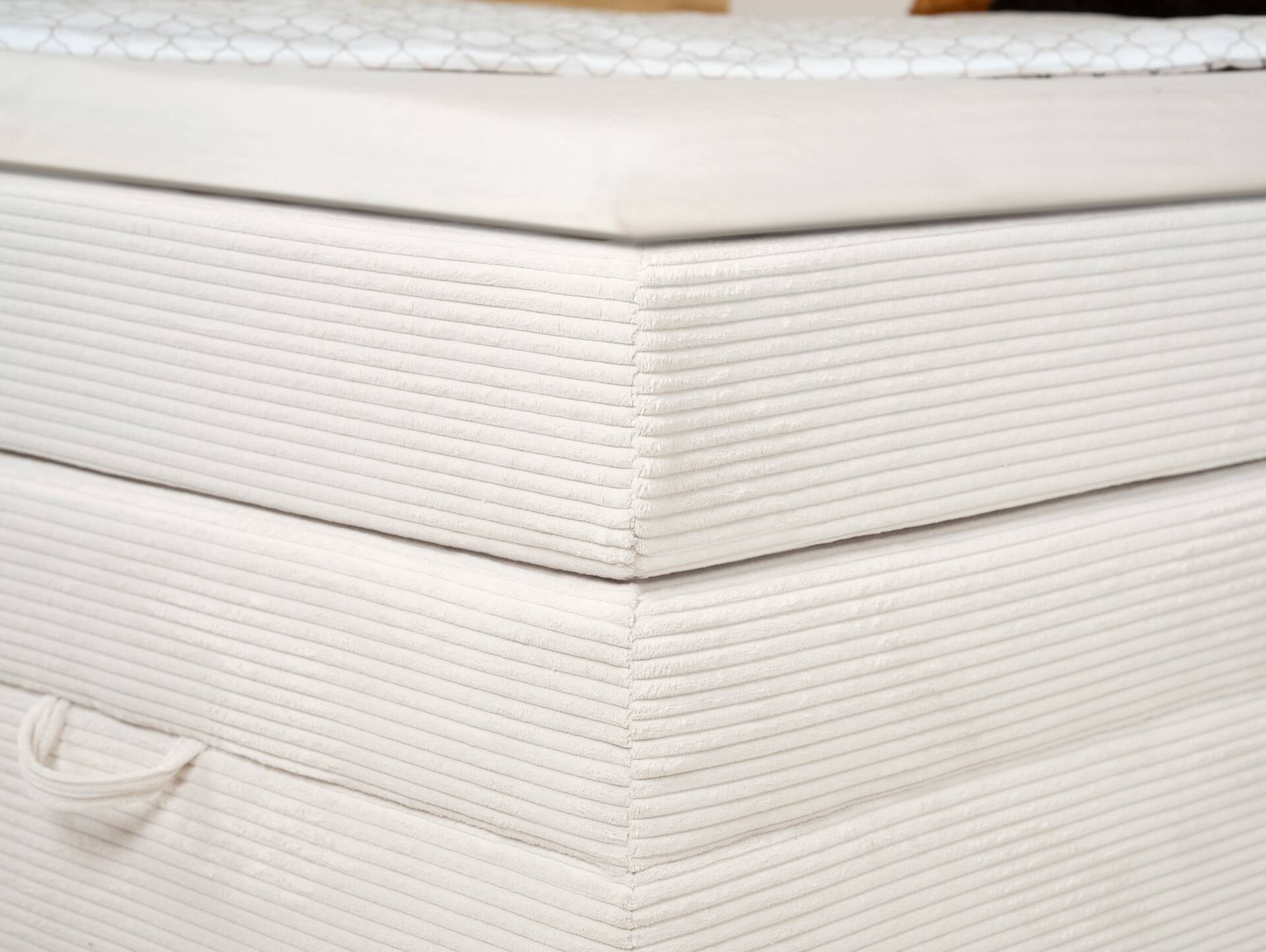 VANILLA Boxspringbett mit Bettkasten und inkl. Toppermatratze, Härtegrad 2/3, Bezug Cordstoff, Cremefarbig 180 x 200 cm