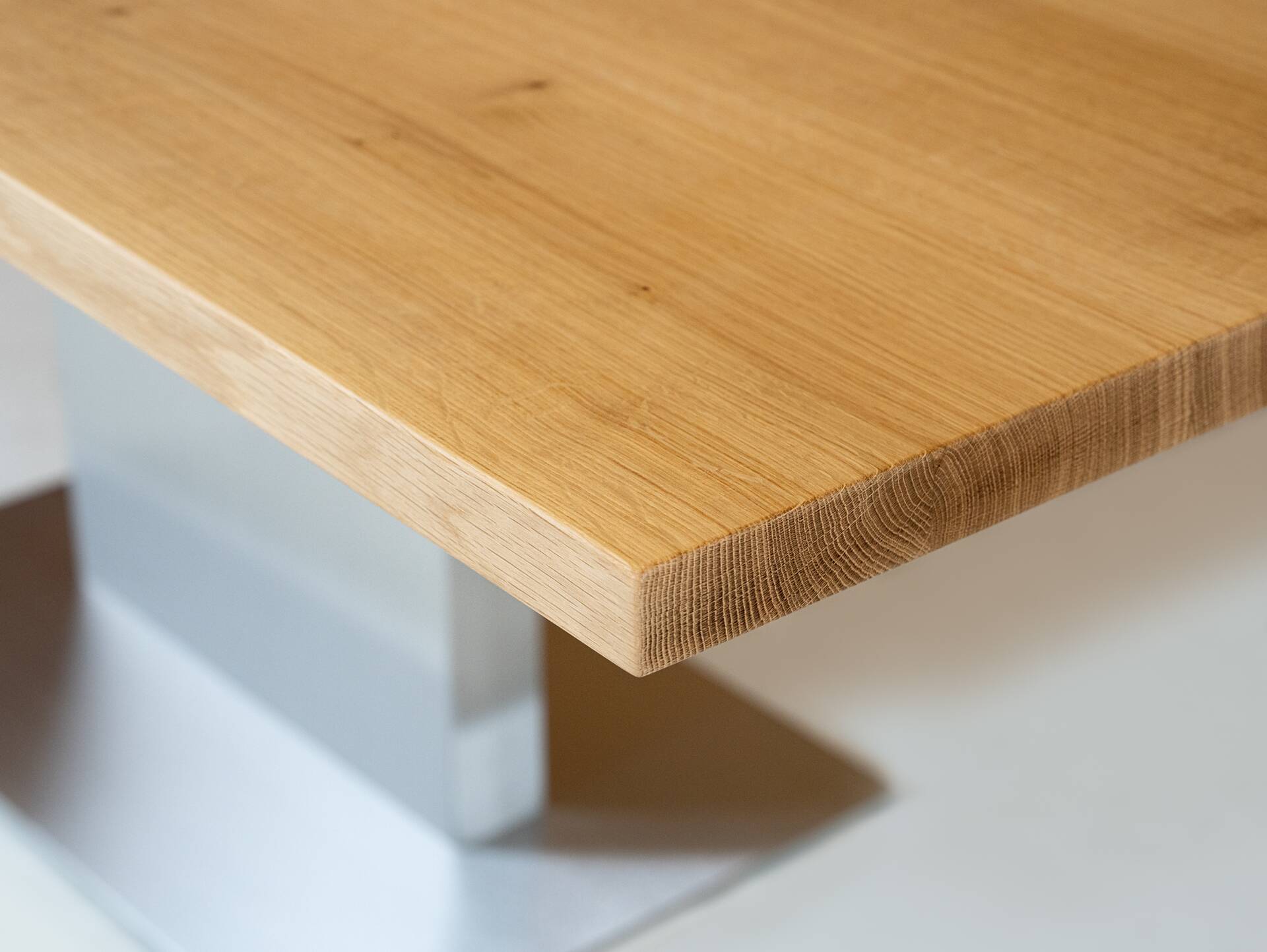 BUENA Säulentisch/Esszimmertisch nach Maß, Material Massivholz/Edelstahl 
