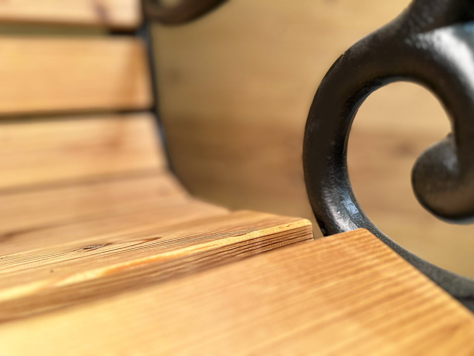 GODENA Gartenbank, Material Massivholz Lärche, Metallgestell schwarz 150 cm