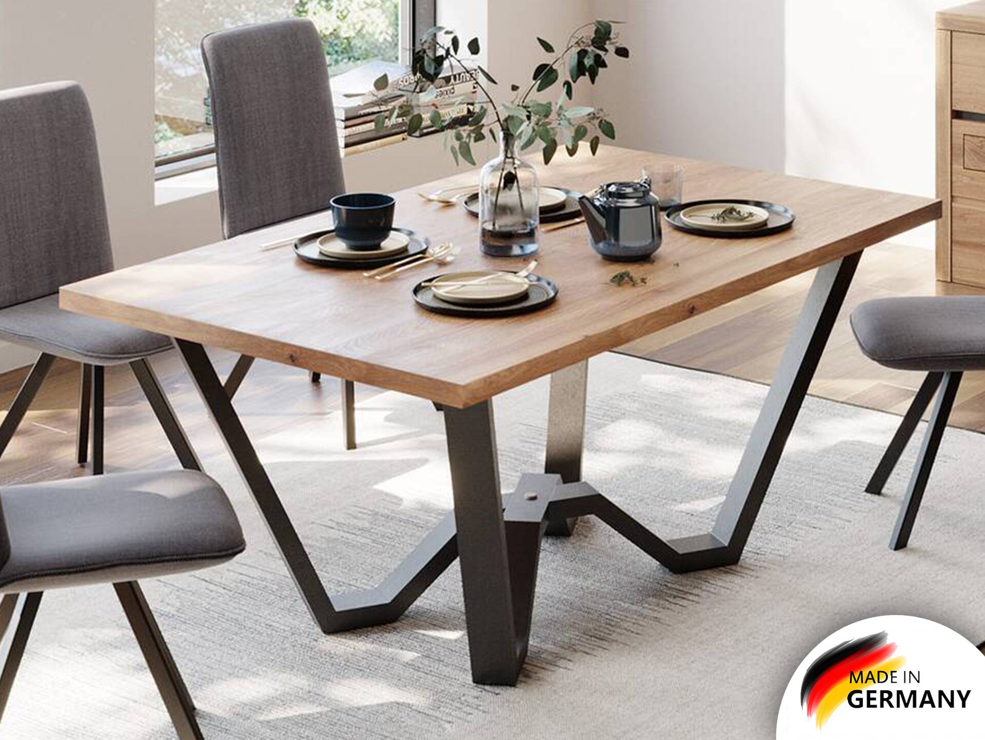 MARYLAND Massivholztisch mit Gestell SPINNE, Material Eiche/Metallgestell 