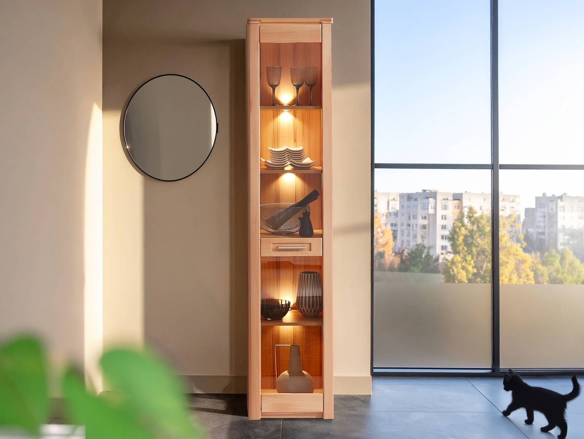 NESTOR ONE Vitrine schmal, Material Teilmassiv, Kernbuche lackiert 