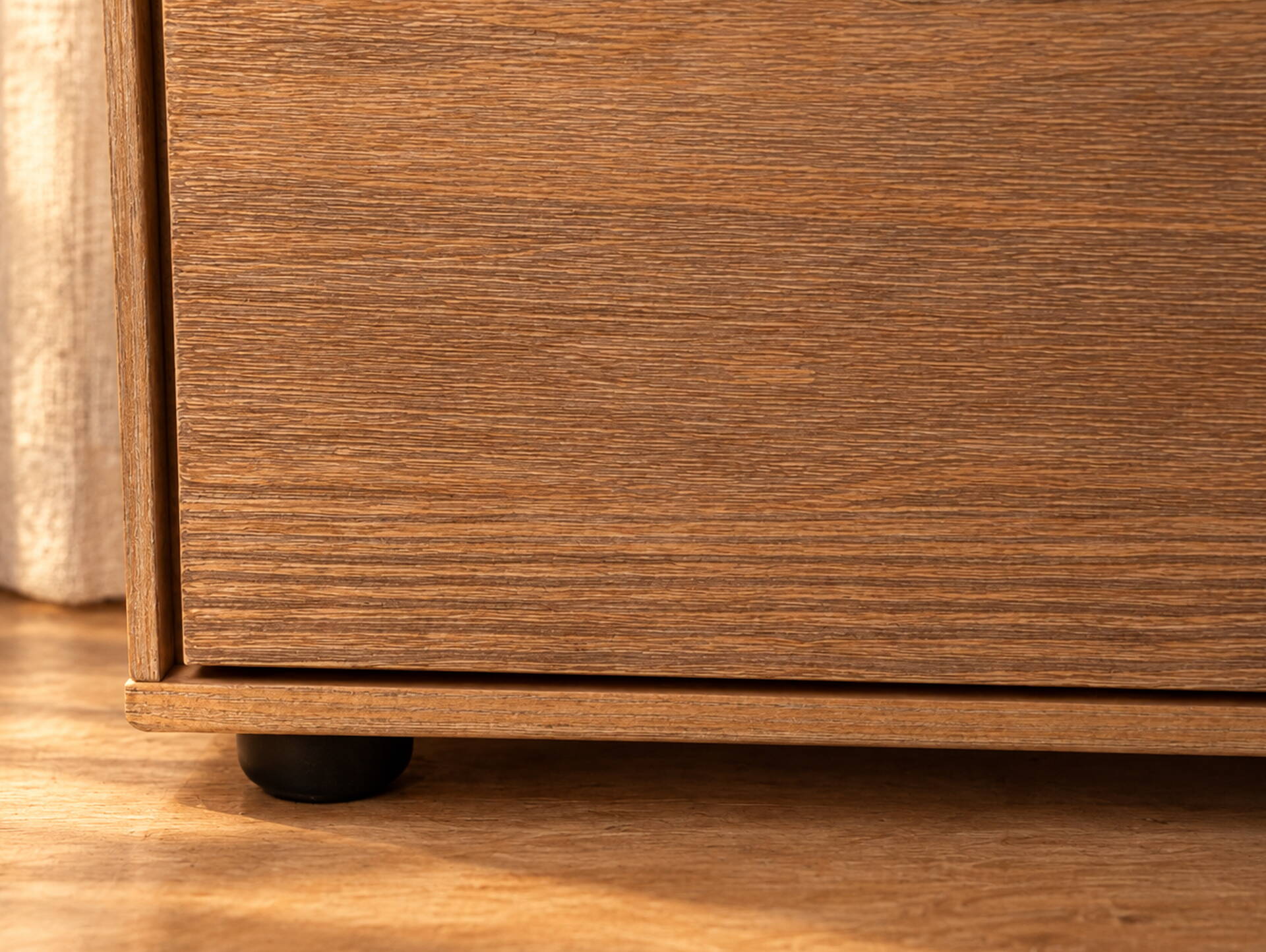 NESTRA Nachtkommode, Material Massivholz, Kiefer eichefarbig 