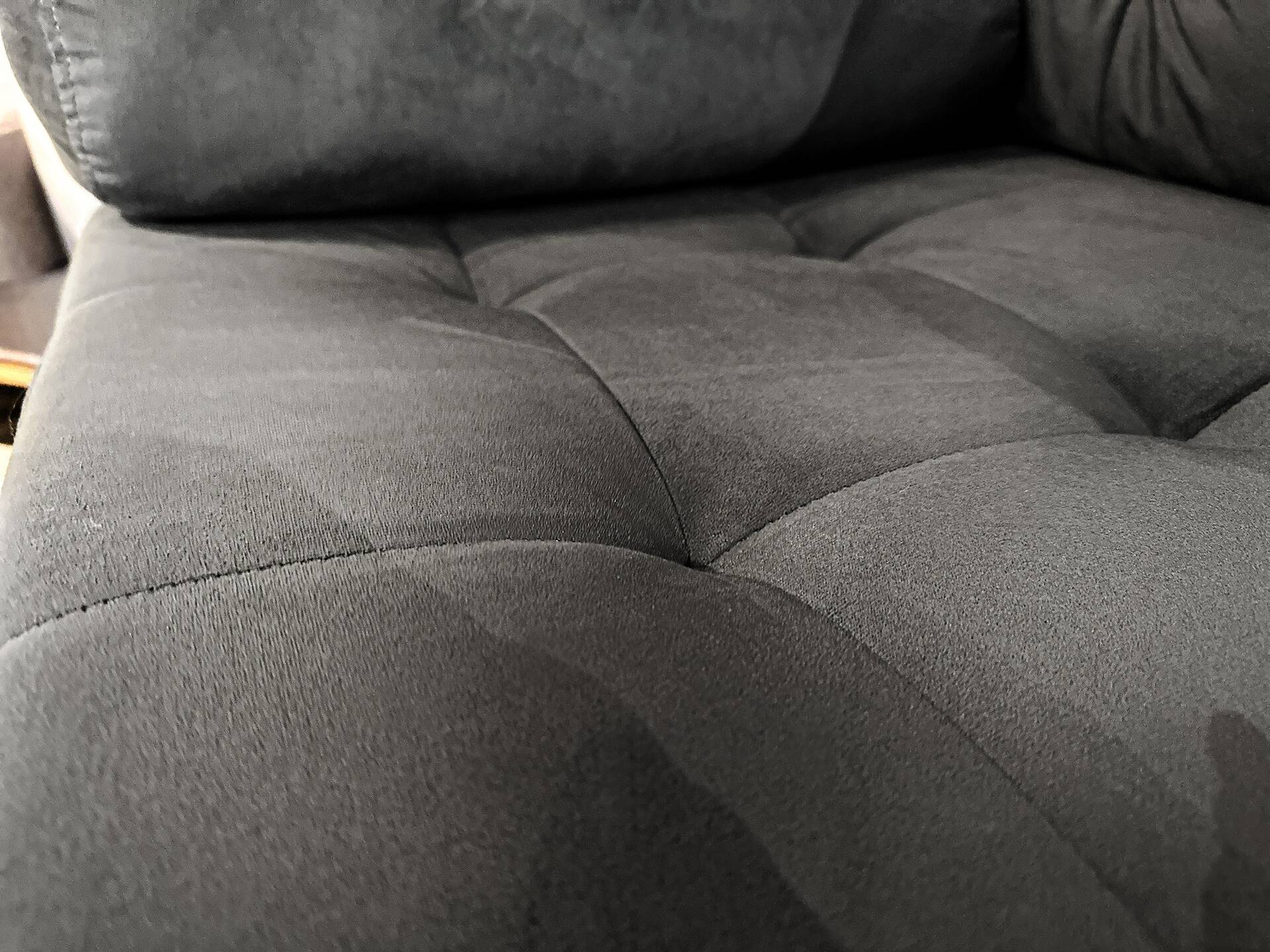 GLAMMI 2-Sitzer Sofa mit Samtbezug, Füße Buche massiv Grau