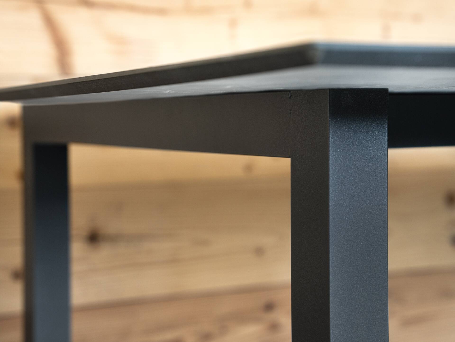 DOLOMIT Gartentisch/Esszimmertisch, Material HPL / Aluminium 140 cm | 80 cm | schwarz/eichefarbig
