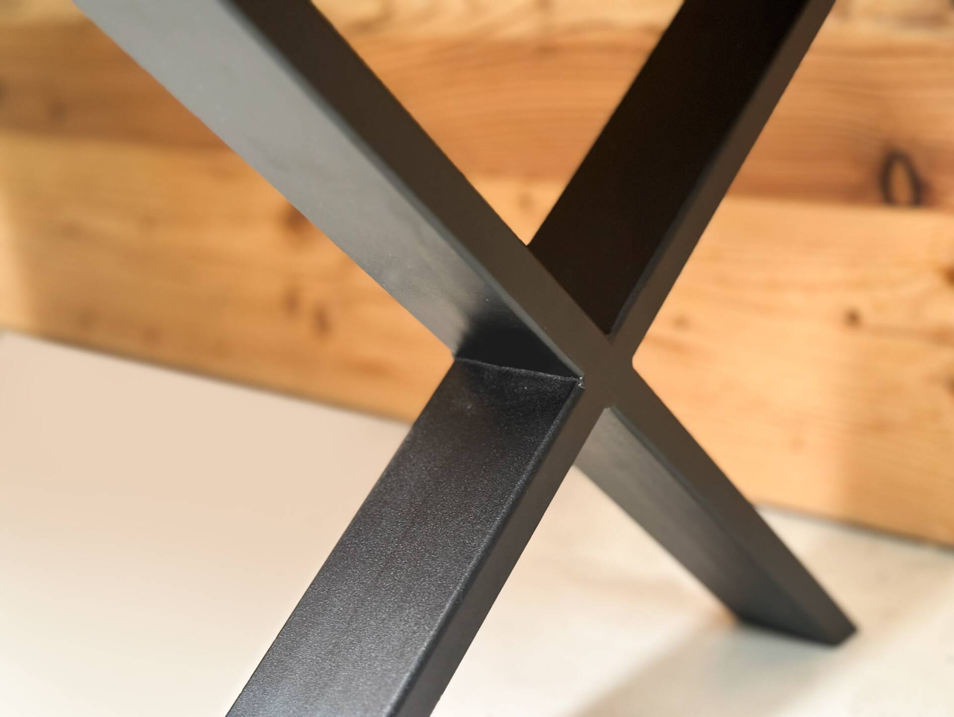 HERCO Couchtisch, Material Massivholz/Metall, Eiche geölt/schwarz 