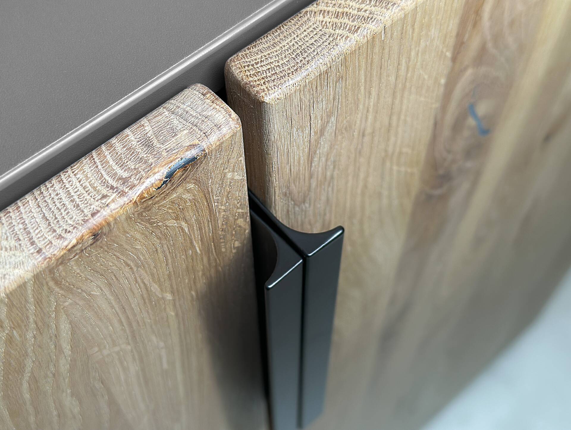 OFFICE OAK Aktenschrank klein, Material teilmassiv, Eiche/grahitfarbig 