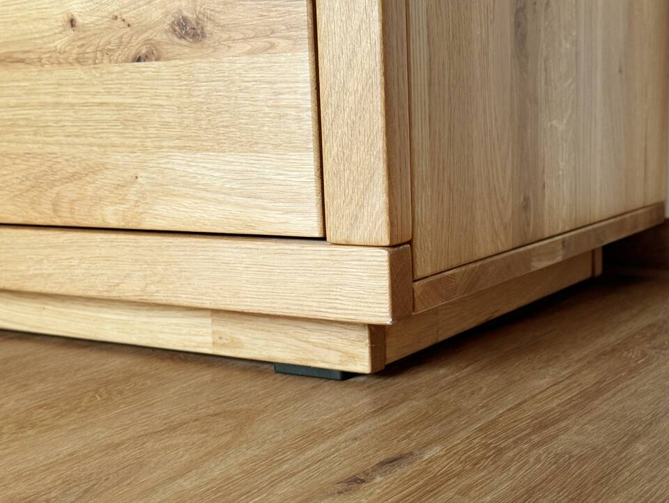 KAMILLA Sideboard II, Material Massivholz, Wildeiche geölt 