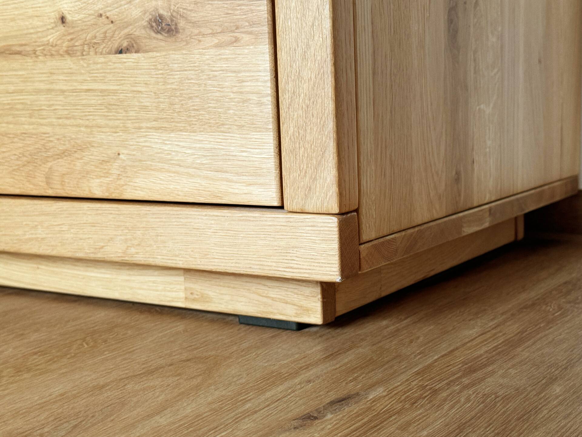 KAMILLA Sideboard II, Material Massivholz, Wildeiche geölt 