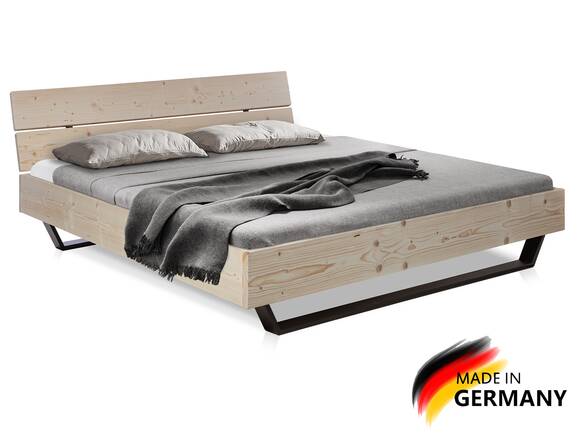 LUKY Kufenbett mit Kopfteil, Material Massivholz, Fichte massiv, Kufen schwarz