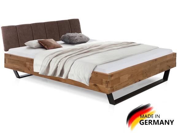 CORDINO Kufenbett aus gebürsteter Eiche mit gestepptem Stoff-Kopfteil, Material Massivholz