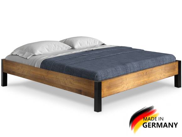 CURBY Bett Metallfuß, ohne Kopfteil, Material Massivholz, rustikale Altholzoptik, Fichte