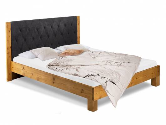 CURBY 4-Fuß-Bett mit gestepptem Polster-Kopfteil, Material Massivholz, rustikale Altholzoptik, Fichte