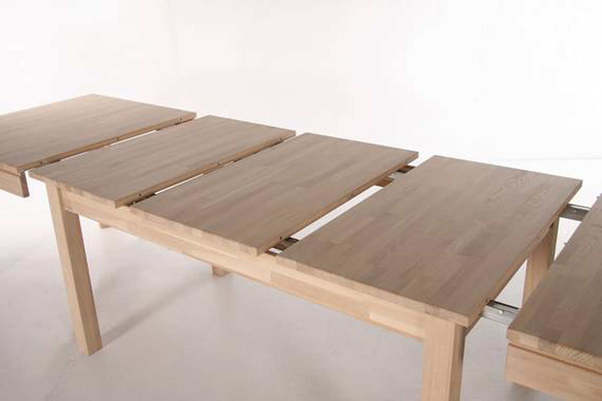 MULTI XL Esstisch / Ausziehtisch, Material Massivholz Kernbuche lackiert